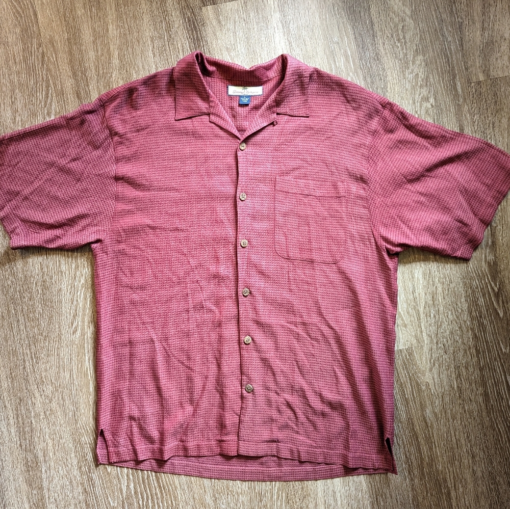 Tommy Bahama 100% Silk Short Sleeve Collared Button Down Shirt